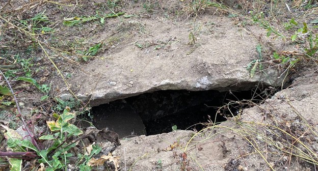 Разграбленные могилы близ Атажукино. Фото Виктор Котляров, https://www.facebook.com/photo.php?fbid=2791808004400975&set=pcb.2791808757734233&type=3&theater Разграбленные могилы близ Атажукино. Фото Виктор Котляров, https://www.facebook.com/photo.php?fbid=2791808004400975&set=pcb.2791808757734233&type=3&theater