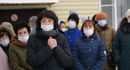 Жители Каменска-Шахтинского призвали сохранить местный Дом ребенка. 17 ноября 2020 г. Фото Вячеслава Прудникова для "Кавказского узла" Жители Каменска-Шахтинского призвали сохранить местный Дом ребенка. 17 ноября 2020 г. Фото Вячеслава Прудникова для "Кавказского узла"