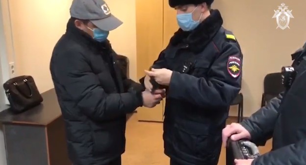 Задержание Павла Гриднева 27 ноября 2020 года. Стопкадр из видео на сайте Следственного управления Следственного комитета России по Ставропольскому краю. https://stavropol.sledcom.ru/news/item/1518463/ Задержание Павла Гриднева 27 ноября 2020 года. Стопкадр из видео на сайте Следственного управления Следственного комитета России по Ставропольскому краю. https://stavropol.sledcom.ru/news/item/1518463/