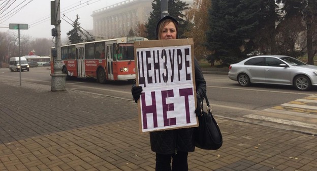 Елена Шеина на одиночном пикете в Волгограде 28 ноября 2020 года. Фото Татьяны Филимоновой для "Кавказского узла" Елена Шеина на одиночном пикете в Волгограде 28 ноября 2020 года. Фото Татьяны Филимоновой для "Кавказского узла"