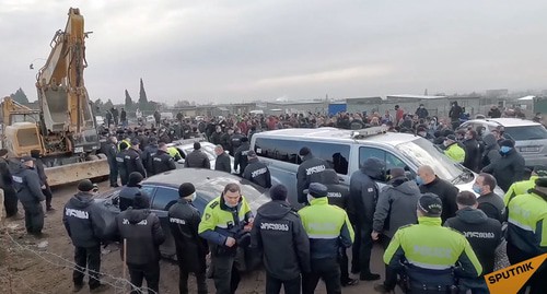 Строительная техника и полиция в поселке Африка в Тбилиси. Кадр видео
Sputnik Georgia - все о Грузии https://www.youtube.com/watch?v=0rEjKeUJxEM&feature=emb_logo Строительная техника и полиция в поселке Африка в Тбилиси. Кадр видео
Sputnik Georgia - все о Грузии https://www.youtube.com/watch?v=0rEjKeUJxEM&feature=emb_logo