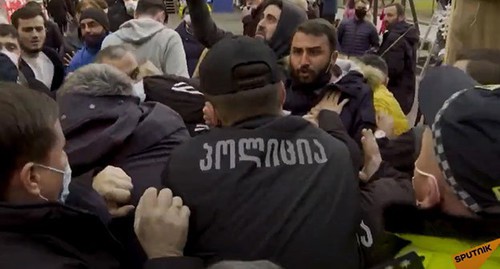 Акция протеста в Батуми. 13 декабря 2020 года. Стоп-кадр видео https://www.youtube.com/watch?v=XW3Phkw6Mis&feature=emb_title Акция протеста в Батуми. 13 декабря 2020 года. Стоп-кадр видео https://www.youtube.com/watch?v=XW3Phkw6Mis&feature=emb_title