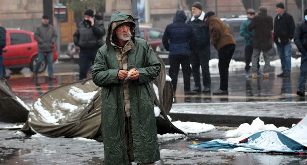 Протестующий в центре Еревана 23.12.2020. Фото Тиграна Петросяна для "Кавказского узла" Протестующий в центре Еревана 23.12.2020. Фото Тиграна Петросяна для "Кавказского узла"