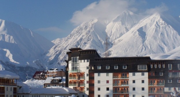 Гудаури. Фото: https://ru.wikipedia.org/wiki/Гудаури Гудаури. Фото: https://ru.wikipedia.org/wiki/Гудаури