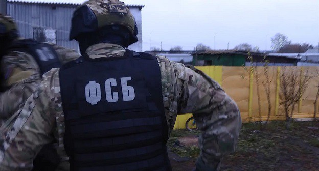 Спецоперация силовиков. Фото с сайта Национального антитеррористического комитета http://nac.gov.ru/kontrterroristicheskie-operacii/fsb/pyat-verbovshchikov-mto-zaderzhany-v-kazani.html#&gid=1&pid=1 Спецоперация силовиков. Фото с сайта Национального антитеррористического комитета http://nac.gov.ru/kontrterroristicheskie-operacii/fsb/pyat-verbovshchikov-mto-zaderzhany-v-kazani.html#&gid=1&pid=1