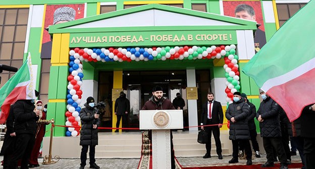 Торжественное открытие физкультурно-спортивного комплекса в селе Бачи-Юрт. Фото: «Грозный-информ» https://grozny-inform.ru/news/health/124735/ Торжественное открытие физкультурно-спортивного комплекса в селе Бачи-Юрт. Фото: «Грозный-информ» https://grozny-inform.ru/news/health/124735/