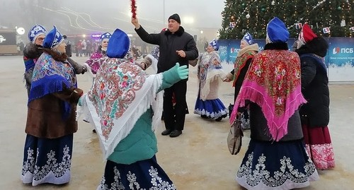 Рождественские гуляния в пойме Царицы. 7 января 2021 года. Фото Татьяны Филимоновой для "Кавказского узла". Рождественские гуляния в пойме Царицы. 7 января 2021 года. Фото Татьяны Филимоновой для "Кавказского узла".