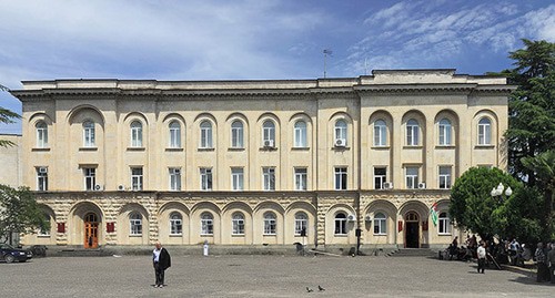 Резиденция правительства и Президента Республики Абхазия. Фото: Photo: Hons084 / Wikimedia Commons Резиденция правительства и Президента Республики Абхазия. Фото: Photo: Hons084 / Wikimedia Commons