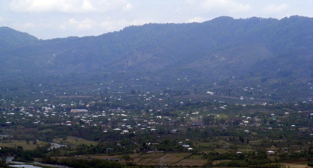 Вид на Чохатаури. Фото გრიგოლ მახარაძე https://commons.wikimedia.org/wiki/Category:Chokhatauri#/media/File:View_Chokhatauri.jpg
Вид на Чохатаури. Фото გრიგოლ მახარაძე https://commons.wikimedia.org/wiki/Category:Chokhatauri#/media/File:View_Chokhatauri.jpg