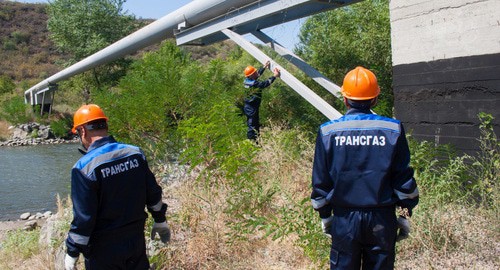 Сотрудники Газпрома на на магистральном газопроводе в Армении. Фото пресс-служба Газпрома https://armenia.gazprom.ru/press/news/2019/10/1350/ Сотрудники Газпрома на на магистральном газопроводе в Армении. Фото пресс-служба Газпрома https://armenia.gazprom.ru/press/news/2019/10/1350/