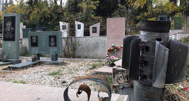 Кладбище в Степанакерте. 6 ноября 2020 года, фото для “Кавказского узла” Алвард Григорян.
Кладбище в Степанакерте. 6 ноября 2020 года, фото для “Кавказского узла” Алвард Григорян.