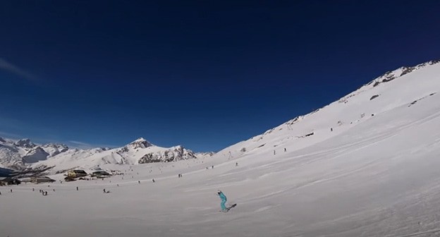 Домбай. Фото: скриншот видео "
Артём Воробьёв" https://www.youtube.com/watch?v=jycaJKNJWuU&feature=emb_logo