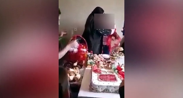 Помолвка в Грузии 11-летней азербайджанской девочки и 15-летнего мальчика. Скриншот сообщения канала в telegram Oxu.Az Newshttps://ru.oxu.az/society/465396 Помолвка в Грузии 11-летней азербайджанской девочки и 15-летнего мальчика. Скриншот сообщения канала в telegram Oxu.Az Newshttps://ru.oxu.az/society/465396