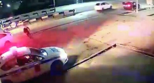 Кадр с места нападения на пост ДПС в Магасе 31 декабря 2019 г. Фото: скриншот виео "
Интернет-газета Ингушетия" https://www.youtube.com/watch?v=HRMUdJlChu8&feature=emb_logo