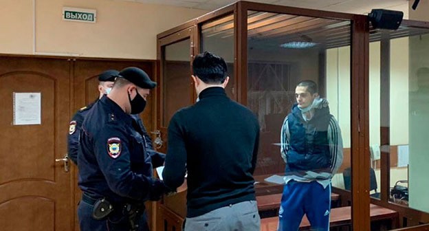 Сайд-Мухаммад Джумаев (справа) в зале суда. Фото: пресс-служба Пресненского суда Сайд-Мухаммад Джумаев (справа) в зале суда. Фото: пресс-служба Пресненского суда