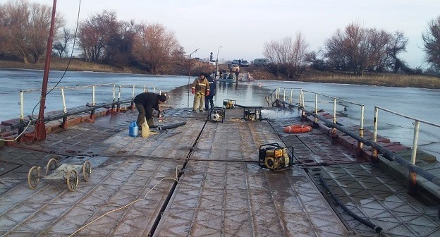 Подтопление понтонной переправы в Красноярском районе. Фото ГУ МЧС по Астраханской области https://30.mchs.gov.ru/deyatelnost/press-centr/operativnaya-informaciya/4403178 Подтопление понтонной переправы в Красноярском районе. Фото ГУ МЧС по Астраханской области https://30.mchs.gov.ru/deyatelnost/press-centr/operativnaya-informaciya/4403178