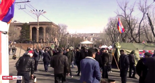 Стоп-кадр видеоролика со страницы https://news.am/rus/news/632382.html Стоп-кадр видеоролика со страницы https://news.am/rus/news/632382.html