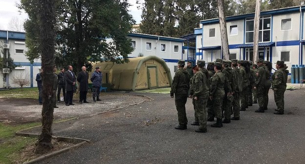 Построение на территории российского мобильного госпиталя в Сухуме. Фото пресс-службы КСОРС https://ksors.ru/ksors-pozdravil-sotrudnic-voennogo-gospitalya-mo-rf-s-8-marta/ Построение на территории российского мобильного госпиталя в Сухуме. Фото пресс-службы КСОРС https://ksors.ru/ksors-pozdravil-sotrudnic-voennogo-gospitalya-mo-rf-s-8-marta/