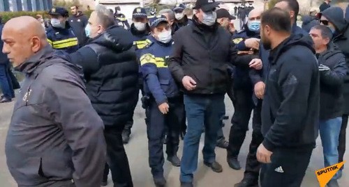 Съезд Союза регби Грузии сопровождается столкновениями с полицией. 10 марта 2021 г. Скриншот видео "
Sputnik Georgia - все о Грузии" https://www.youtube.com/watch?v=djkUi7H4Wy8&t=78s