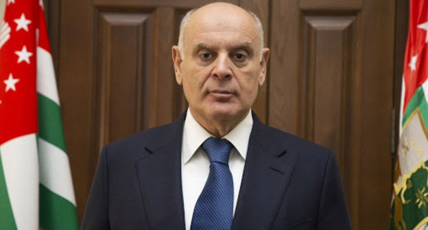 Аслан Бжания. Фото: официальный сайт президента Республики Абхазия presidentofabkhazia.org/about/info/news/?ELEMENT_ID=13225 Аслан Бжания. Фото: официальный сайт президента Республики Абхазия presidentofabkhazia.org/about/info/news/?ELEMENT_ID=13225