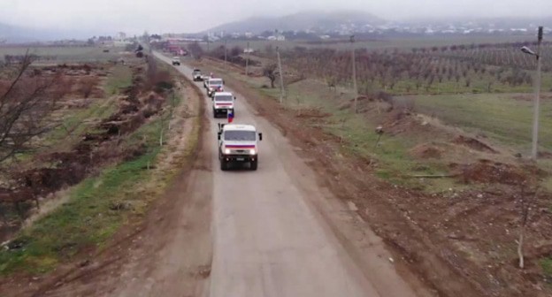 Колонна со стройматериалами в Кельбаджарском районе Нагорного Карабаха. Фото пресс-службы МО России http://mil.ru/russian_peacekeeping_forces/news/more.htm?id=12348923@egNews Колонна со стройматериалами в Кельбаджарском районе Нагорного Карабаха. Фото пресс-службы МО России http://mil.ru/russian_peacekeeping_forces/news/more.htm?id=12348923@egNews