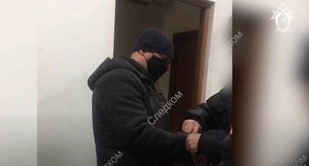 Задержание Александра Золотарева. 12 марта 2021 года. Фото: скриншот видео
Следственного комитета Российской Федерации
https://www.youtube.com/watch?v=j2LkpokrfNA&t=50s Задержание Александра Золотарева. 12 марта 2021 года. Фото: скриншот видео
Следственного комитета Российской Федерации
https://www.youtube.com/watch?v=j2LkpokrfNA&t=50s