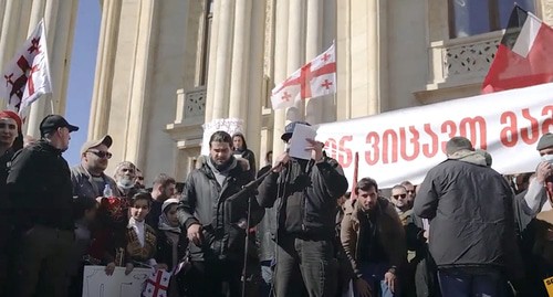 Участники акции протеста в Кутаиси. 14 марта 2021 года. Кадр видео Sputnik Georgia https://www.youtube.com/watch?v=_PYMxCHzptg Участники акции протеста в Кутаиси. 14 марта 2021 года. Кадр видео Sputnik Georgia https://www.youtube.com/watch?v=_PYMxCHzptg