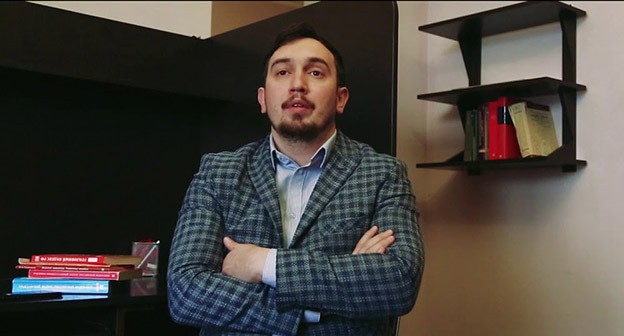 Билан Дзугаев. Скриншот видео 
Фортанга Org https://www.youtube.com/watch?v=HFvrwTUw3nI