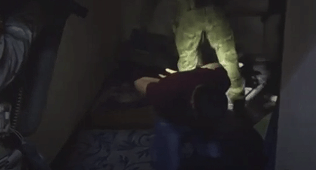 Задержанию подозреваемого в подготовке теракта в Майкопе. Кадр видео РИА Новости https://www.youtube.com/watch?v=qUnWRkwZVyU Задержанию подозреваемого в подготовке теракта в Майкопе. Кадр видео РИА Новости https://www.youtube.com/watch?v=qUnWRkwZVyU