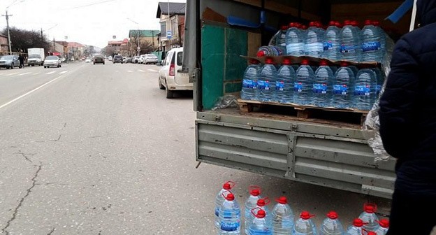 Подвоз воды для жителей Махачкалы. 16 марта 2021 г. Фото: официальный сайт города Махачкалы https://mkala.ru/ Подвоз воды для жителей Махачкалы. 16 марта 2021 г. Фото: официальный сайт города Махачкалы https://mkala.ru/