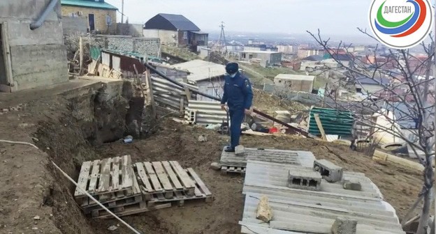 Оползень сошел в Сепараторном микрорайоне Махачкалы. Фото: пресс-служба ГУ МЧС по РД Оползень сошел в Сепараторном микрорайоне Махачкалы. Фото: пресс-служба ГУ МЧС по РД