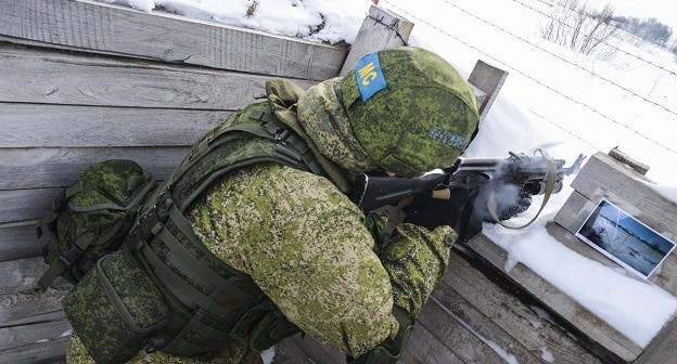 Российский миротворец. Фото: Минобороны России (structure.mil.ru/mission/peacekeeping_operations.htm) Российский миротворец. Фото: Минобороны России (structure.mil.ru/mission/peacekeeping_operations.htm)