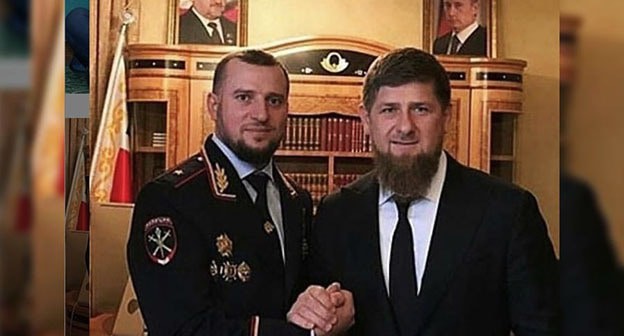 Апти Алаудинов (слева) и Рамзан Кадыров © Фото со страницы instagram.com/za_kra_apti054 Апти Алаудинов (слева) и Рамзан Кадыров © Фото со страницы instagram.com/za_kra_apti054