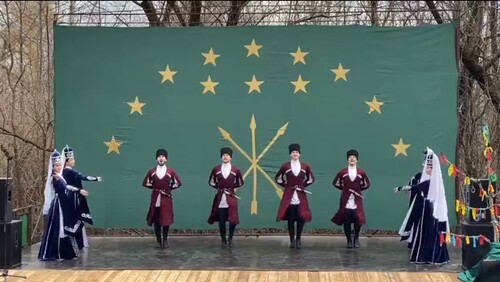 Адыгский танец во время празднования Черкесского нового года в хуторе Гавердовский 21 марта 2021 года. Стопкадр из видео со страницы группы «Типичная Адыгея» в соцсети «ВКонтакте» https://vk.com/typical01?w=wall-32771925_197124 Адыгский танец во время празднования Черкесского нового года в хуторе Гавердовский 21 марта 2021 года. Стопкадр из видео со страницы группы «Типичная Адыгея» в соцсети «ВКонтакте» https://vk.com/typical01?w=wall-32771925_197124