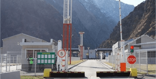 КПП "Верхний Ларс". Фото пресс-службы ГУ МЧС по Северной Осетии. https://15.mchs.gov.ru/deyatelnost/press-centr/operativnaya-informaciya/4426017 КПП "Верхний Ларс". Фото пресс-службы ГУ МЧС по Северной Осетии. https://15.mchs.gov.ru/deyatelnost/press-centr/operativnaya-informaciya/4426017