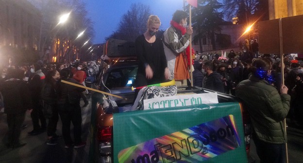 Участники митинга-дискотеки. Фото Беслана Кмузова для "Кавказского узла". Участники митинга-дискотеки. Фото Беслана Кмузова для "Кавказского узла".