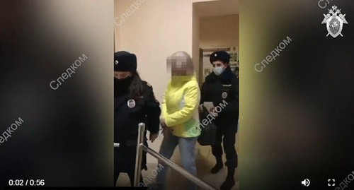 Сотрудники полиции во время задержания. Скриншот видео "Следственный комитет РФ" https://kuban.sledcom.ru/ Сотрудники полиции во время задержания. Скриншот видео "Следственный комитет РФ" https://kuban.sledcom.ru/