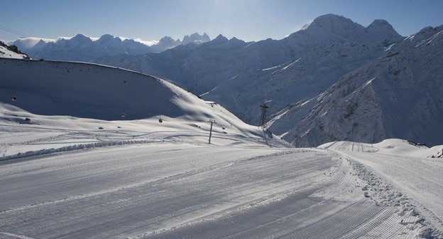 Склон на курорте "Эльбрус". Фото пресс-службы курорта http://www.5642-elbrus.ru/ Склон на курорте "Эльбрус". Фото пресс-службы курорта http://www.5642-elbrus.ru/