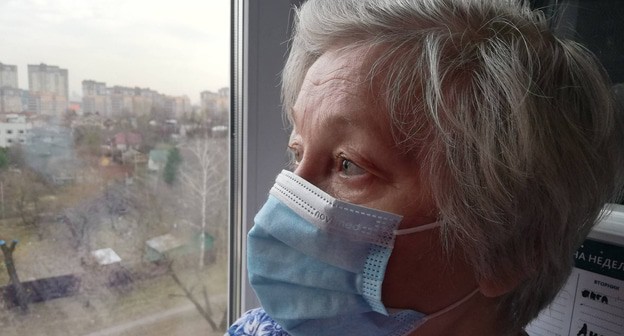 Пожилая женщина во время карантина. Фото Нины Тумановой для "Кавказского узла"
Пожилая женщина во время карантина. Фото Нины Тумановой для "Кавказского узла"
