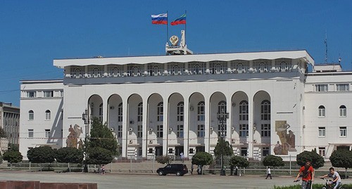 Дом правительства в Махачкале. Фото: Котомкина https://ru.wikipedia.org/ Дом правительства в Махачкале. Фото: Котомкина https://ru.wikipedia.org/