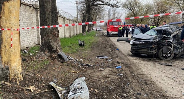 На месте ДТП в Новочеркасске. 18 апреля 2021 года. Фото: отдел пропаганды УГИБДД по Ростовской области На месте ДТП в Новочеркасске. 18 апреля 2021 года. Фото: отдел пропаганды УГИБДД по Ростовской области