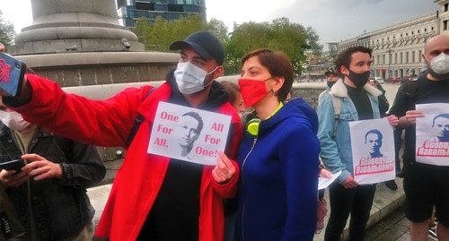 Анархист Михаил Маташвили на митинге в поддержку Навального в Тбилиси. Фото Беслана Кмузова для "Кавказского узла" Анархист Михаил Маташвили на митинге в поддержку Навального в Тбилиси. Фото Беслана Кмузова для "Кавказского узла"