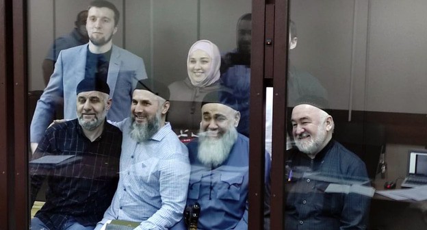 Фигуранты ингушского дела: Исмаил Нальгиев и Зарифа
Саутиева (сверху) Барах Чемурзиев, Муса Масальгов, Ахмед Барахоев и Малсаг Ужахов. Фото "Кавказского узла" Фигуранты ингушского дела: Исмаил Нальгиев и Зарифа
Саутиева (сверху) Барах Чемурзиев, Муса Масальгов, Ахмед Барахоев и Малсаг Ужахов. Фото "Кавказского узла"