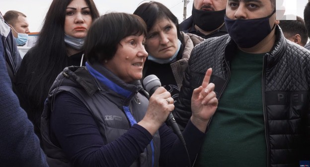 Акция торговцев с закрытых рынков в Аксайском районе 29.04.21. Кадр видео
161RU Ростов-на-Дону https://www.youtube.com/watch?v=z6l21RyyJZ4&t=3s Акция торговцев с закрытых рынков в Аксайском районе 29.04.21. Кадр видео
161RU Ростов-на-Дону https://www.youtube.com/watch?v=z6l21RyyJZ4&t=3s