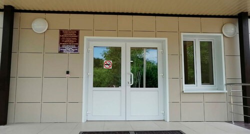 Вход Георгиевской районной больницы. фото пресс-службы больницы http://www.gcgb.info/about/gallery/ Вход Георгиевской районной больницы. фото пресс-службы больницы http://www.gcgb.info/about/gallery/