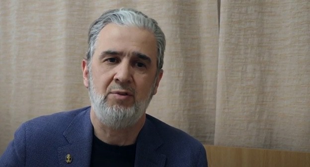 Адвокат Магомед Беков. Скриншот видео "
Лев Пономарев" https://www.youtube.com/watch?v=-417X54brd8 Адвокат Магомед Беков. Скриншот видео "
Лев Пономарев" https://www.youtube.com/watch?v=-417X54brd8