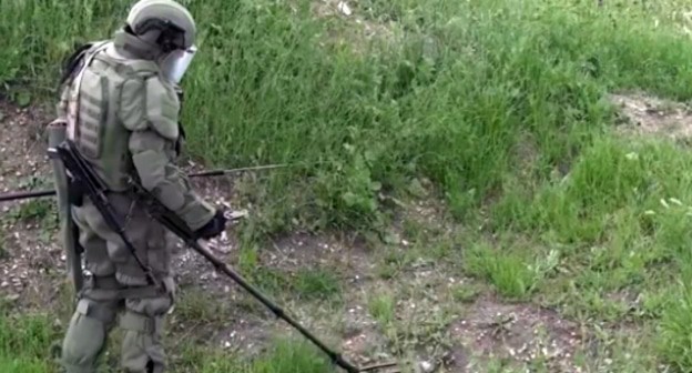 Российские саперы разминируют автотрассу в Нагорном Карабахе/ Фото пресс-службы МО России http://mil.ru/russian_peacekeeping_forces/news/more.htm?id=12360907@egNews Российские саперы разминируют автотрассу в Нагорном Карабахе/ Фото пресс-службы МО России http://mil.ru/russian_peacekeeping_forces/news/more.htm?id=12360907@egNews