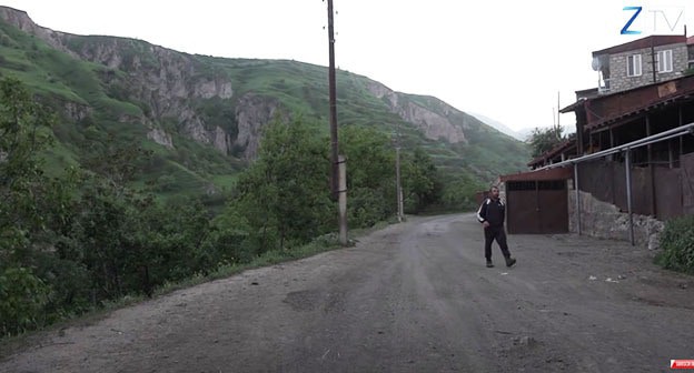 Село Хознавар. Скриншот видео "
Զանգեզուր TV" https://www.youtube.com/watch?v=_sNfsnJNkfo Село Хознавар. Скриншот видео "
Զանգեզուր TV" https://www.youtube.com/watch?v=_sNfsnJNkfo