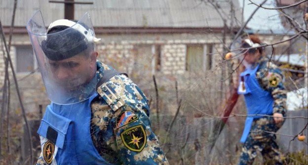 Карабахские спасатели разыскивают останки военнослужащих. Фото: Facebook / ԱՀ Արտակարգ իրավիճակների պետական ծառայություն Карабахские спасатели разыскивают останки военнослужащих. Фото: Facebook / ԱՀ Արտակարգ իրավիճակների պետական ծառայություն