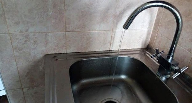 Водопроводная вода. Фото Людмилы Маратовой для "Кавказского узла" Водопроводная вода. Фото Людмилы Маратовой для "Кавказского узла"